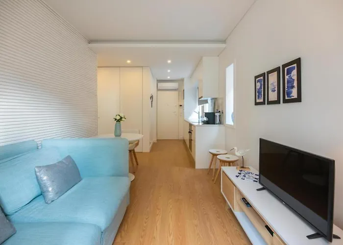 Stylish Almada Historic Apartment *