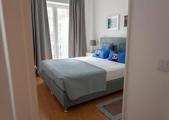 Stylish Almada Historic Apartment *