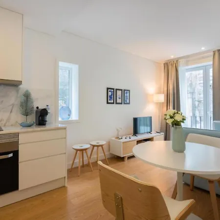 Stylish Almada Historic Apartman *