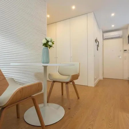 Apartment Stylish Almada Historic