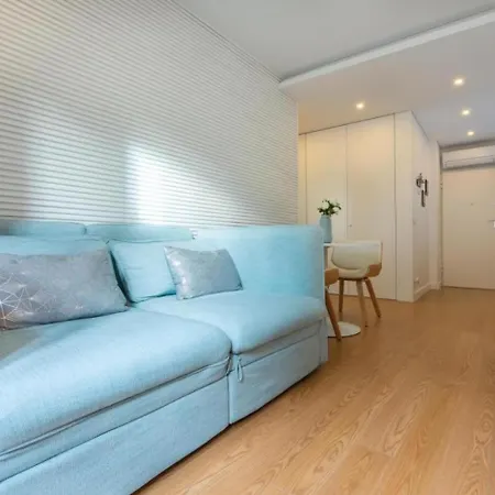 Stylish Almada Historic Apartman *