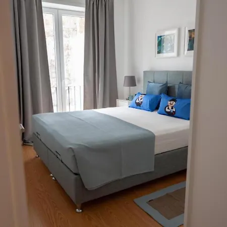 Stylish Almada Historic Apartman *