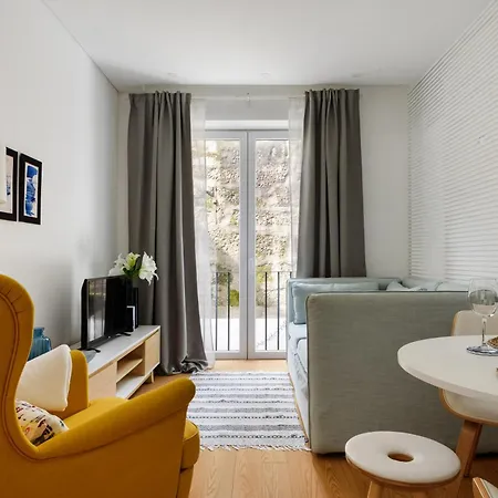 Apartment Stylish Almada Historic