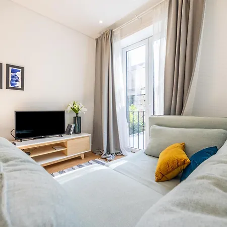 Stylish Almada Historic Apartment *