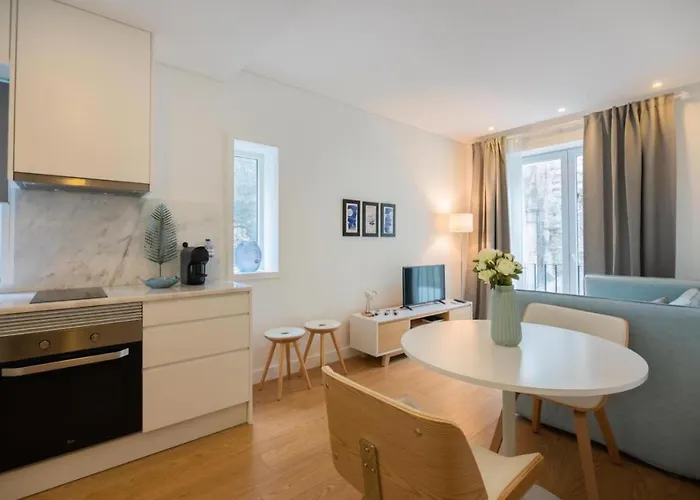 Stylish Almada Historic Appartamento *