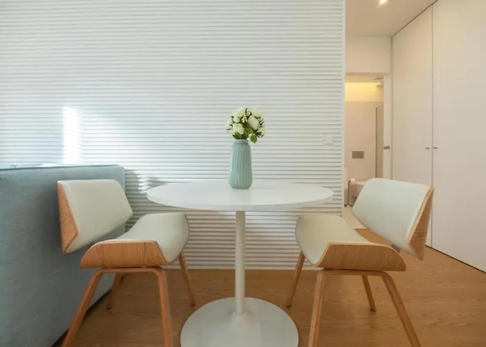 Stylish Almada Historic Appartamento