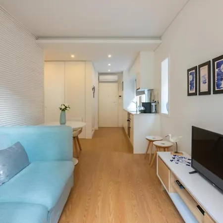 Stylish Almada Historic Apartment *